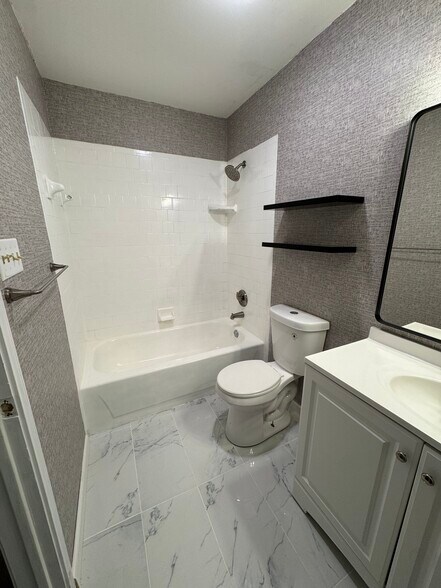 Building Photo - 6101 Parkwood Dr