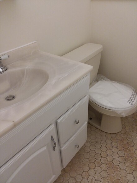 Vanity - 146 Calumet St