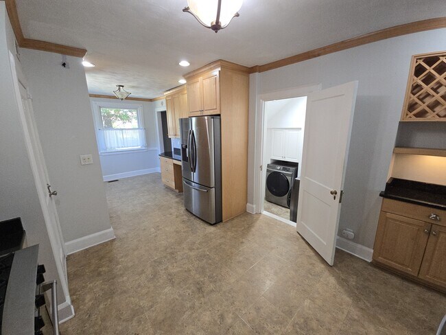 Building Photo - 229 S Blake Rd