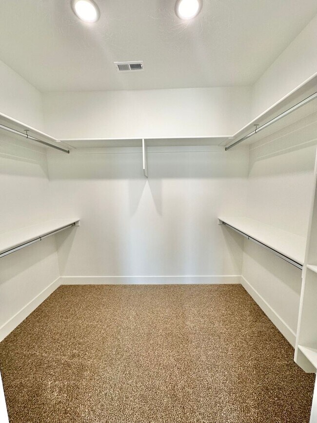 Building Photo - PET FRIENDLY!! HURRICANE TOWNHOME!