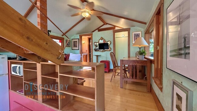 Building Photo - Charming Cabin Cottage Loft with Rustic Wa...