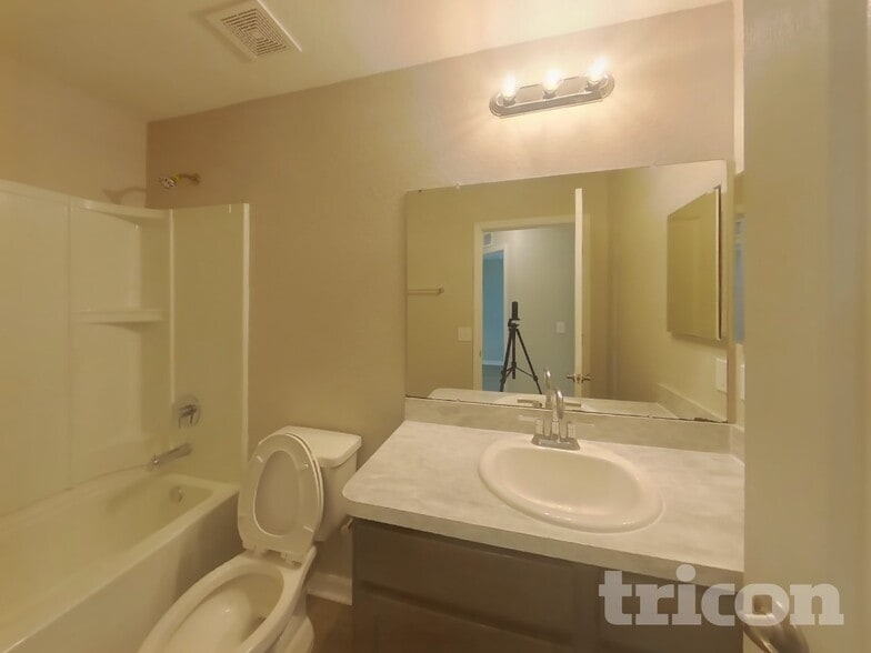 Building Photo - 6046 Eagle Pointe Dr
