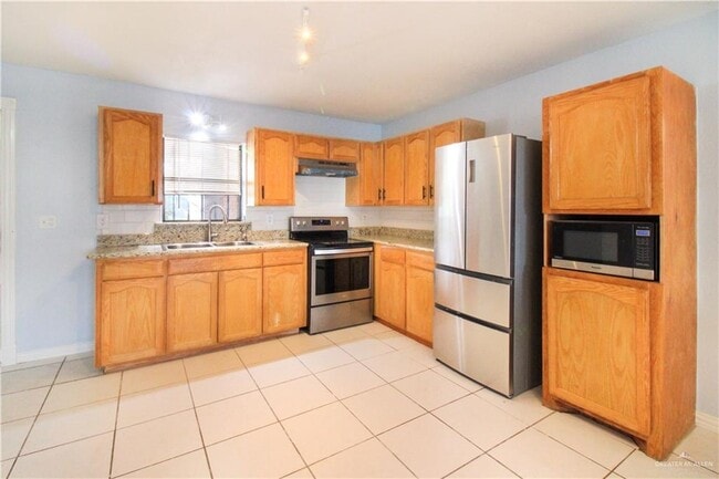 Building Photo - 13 Yuma Ave