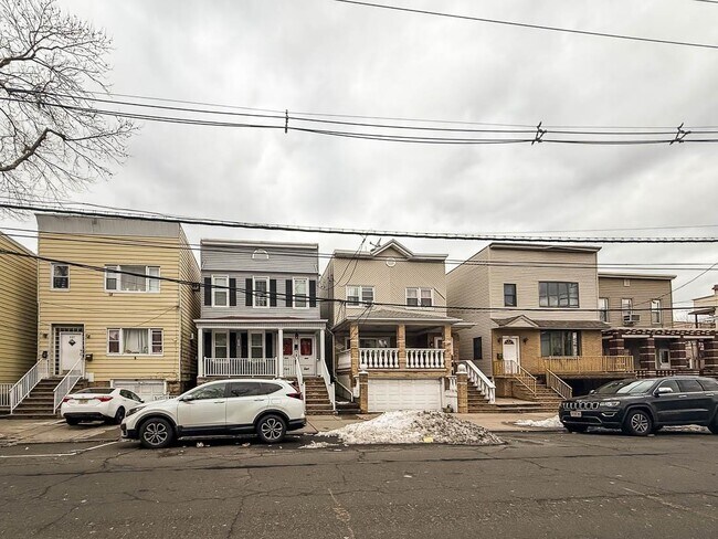 Building Photo - 341 Ave E