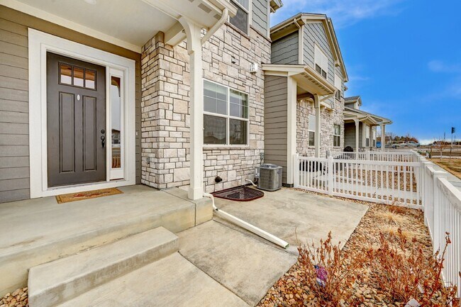 Building Photo - $2,350.00 - 2 Beds, 2.5 Baths, Townhouse i...
