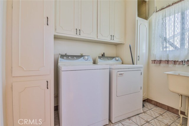 Building Photo - 3744 Pine Ave