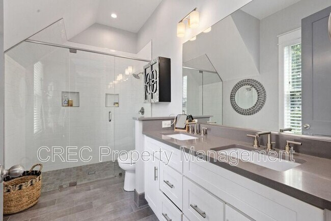 Building Photo - 3 1/2 Maranda Holmes St