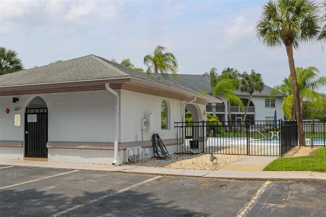 Building Photo - 3203 Landmark Dr