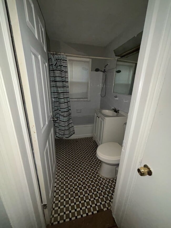 Building Photo - Super cute 2bedroom on city’s West Side!