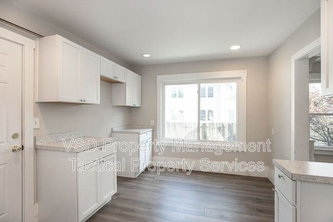 Building Photo - 3692 E 147th St