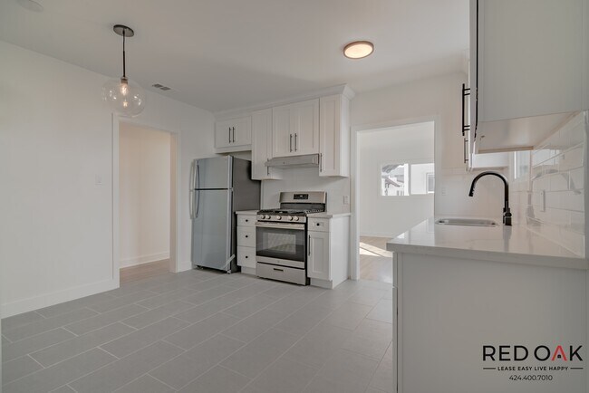 Building Photo - Gorgeous Melrose Hill Bungalow!