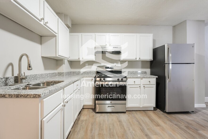 Building Photo - 1138 Queen St