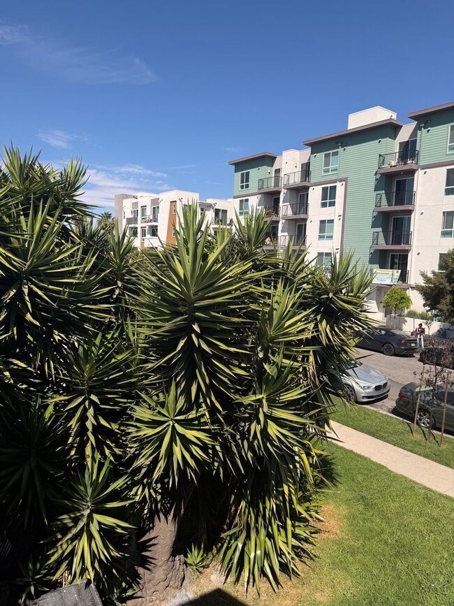 Building Photo - FOR RENT — COMPLETELY REMODELED Apartment