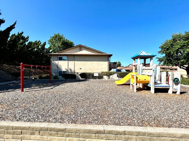 Building Photo - Completely Remodeled 3 Bedroom in La Mesa!! Water/Trash Included