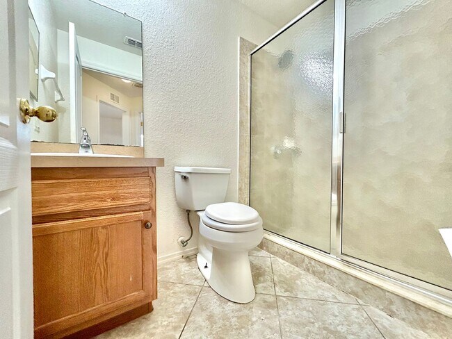 Building Photo - Designed for Living! 4beds, 2baths, attic ...