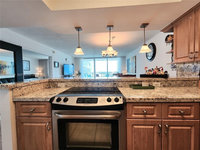 Building Photo - 2030 S Ocean Dr