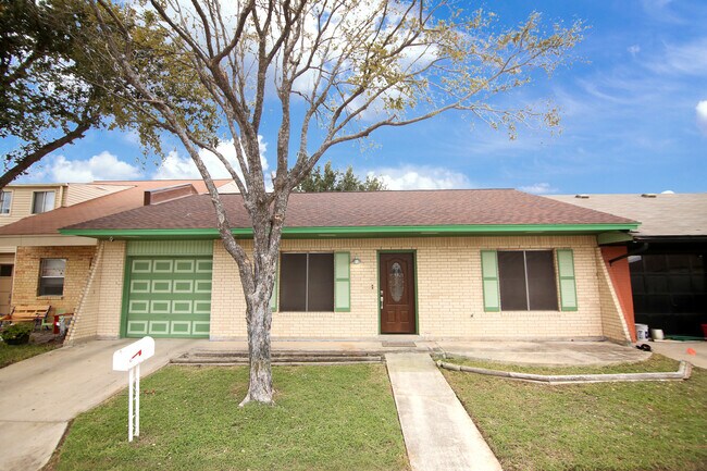 Primary Photo - 1431 Evergreen Ave