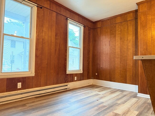Building Photo - 2 Bedroom Home in the Heart of Milford!