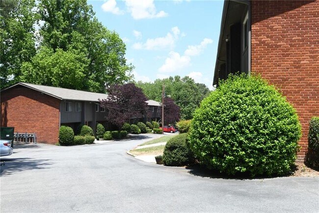 Building Photo - 1604 Briarcliff Rd NE