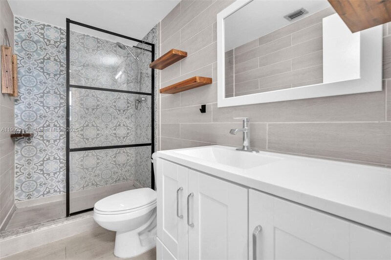 Building Photo - 1470 NE 123rd St