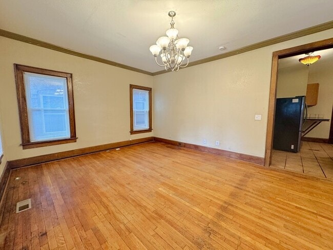 Building Photo - 6 Bedroom on Campus