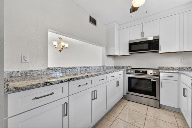 Building Photo - 7540 Bay Island Dr S