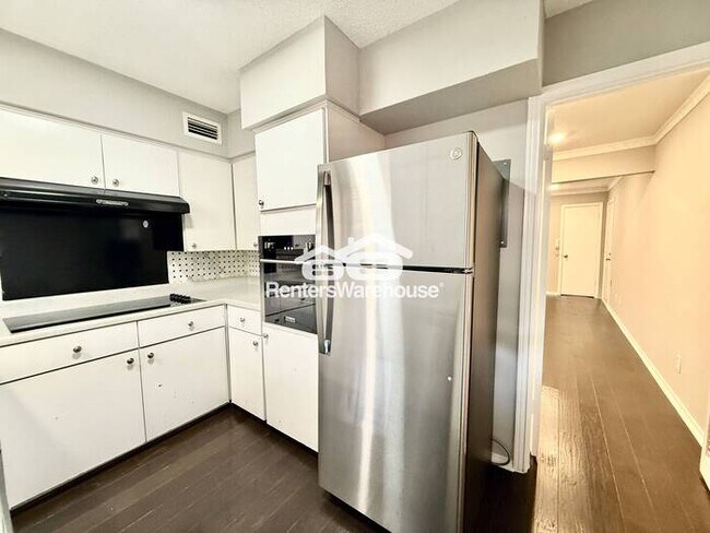 Building Photo - 2 Bed / 2 Bath Condo in Gated, Secluded Co...