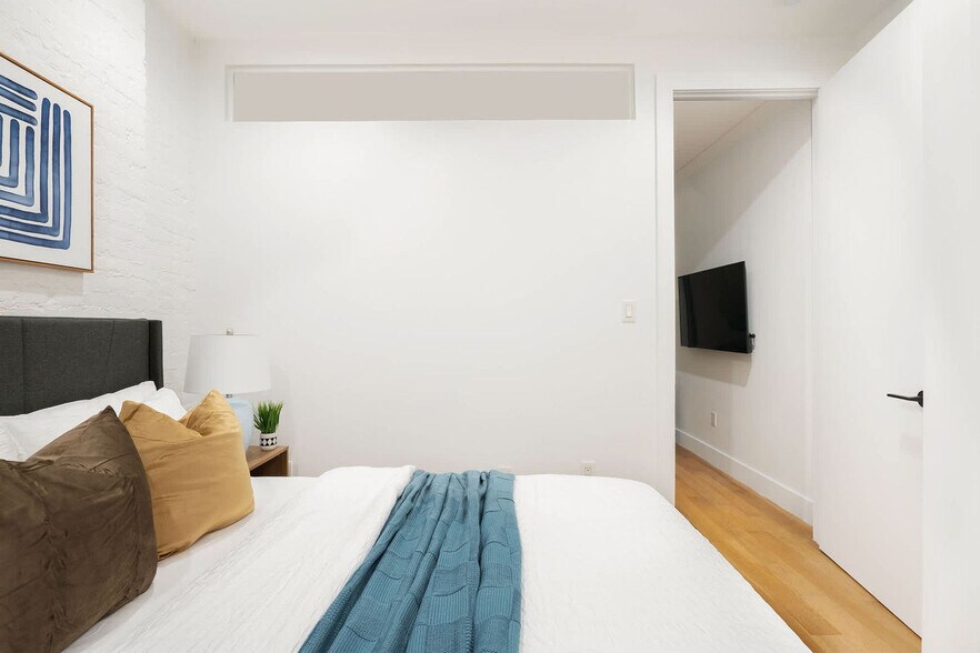 Building Photo - 1290 1st Ave