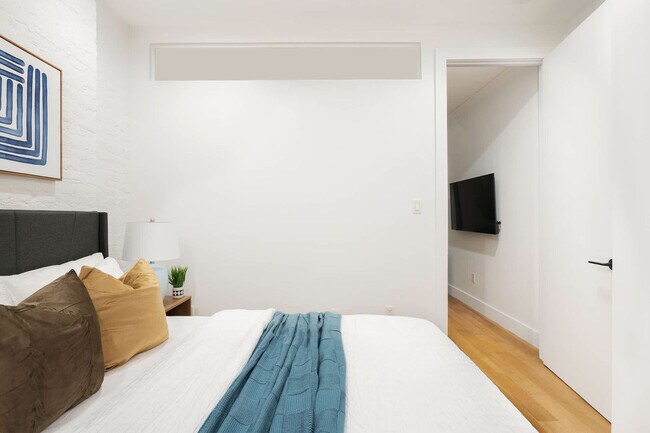 Building Photo - 1290 1st Ave