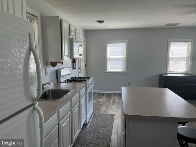 Building Photo - 3316 Delsea Dr