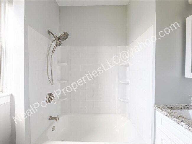 Building Photo - 1795 Kahn Avenue