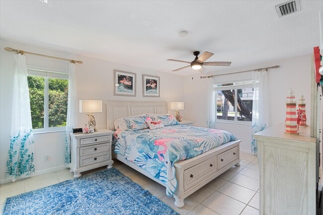 Building Photo - 830 NE Boca Bay Colony Dr