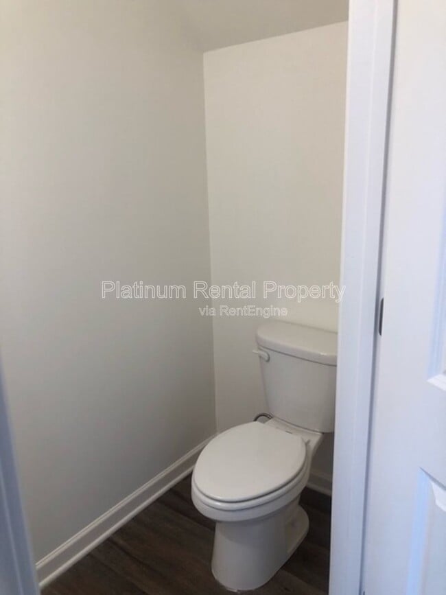 Building Photo - 202 Grand Central Wy