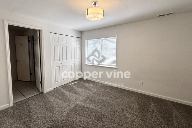 Building Photo - 700 4th St