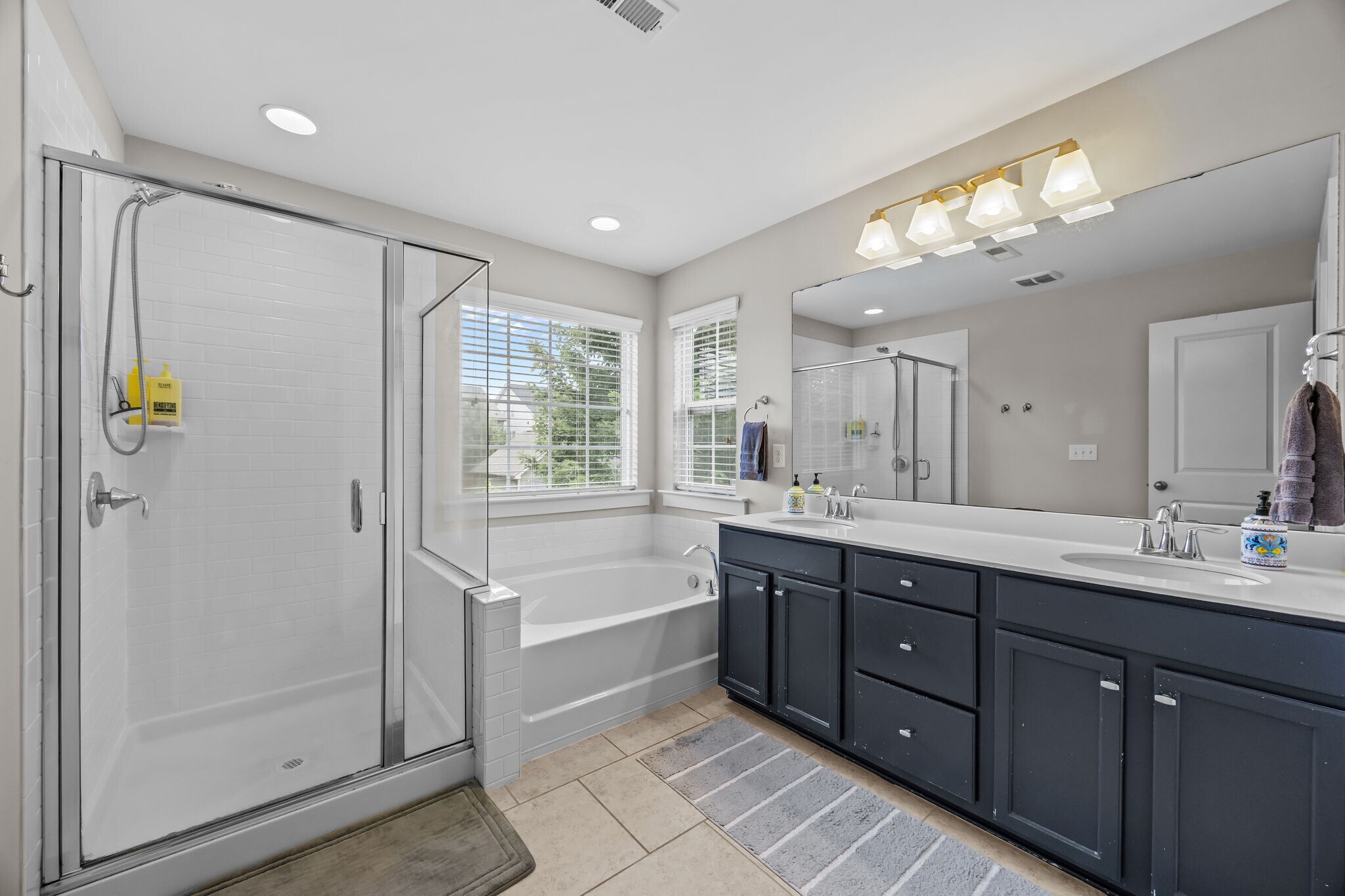 Primary bath - 4020 Willow Green Pl