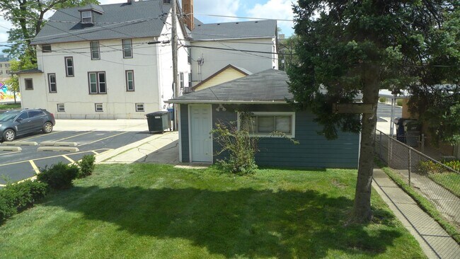 Building Photo - 136 Elgin Ave