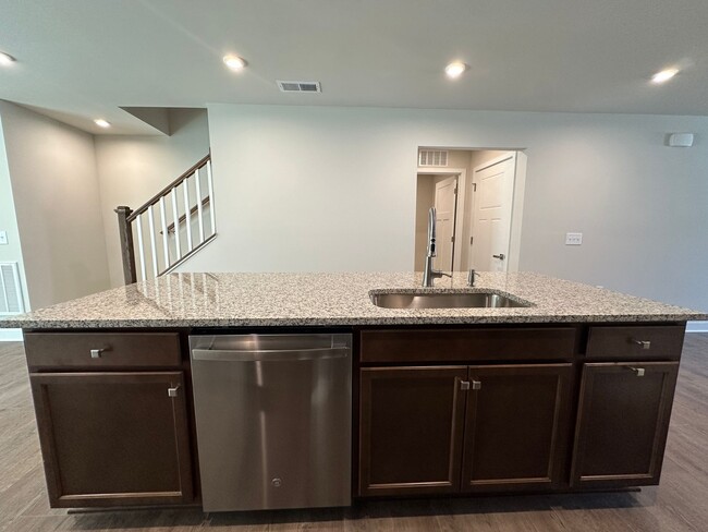 Building Photo - 127 Jameson Pk Dr