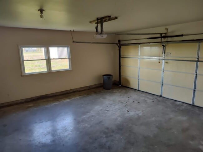 Building Photo - 2025 N 432