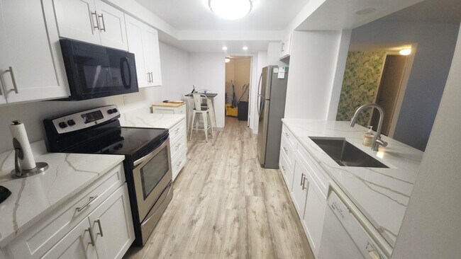 Building Photo - 950 Egret Cir