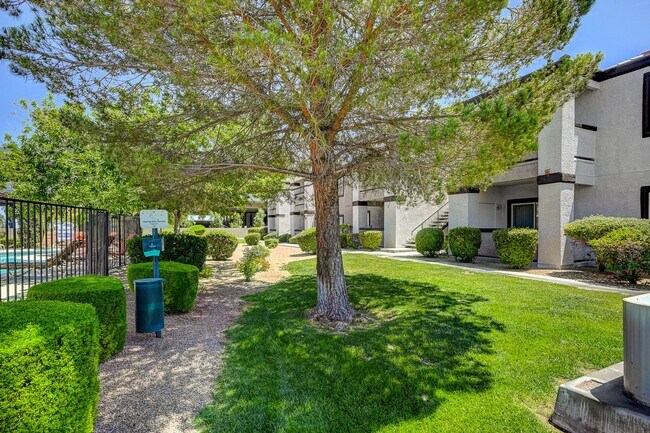Building Photo - Charming 1 bedroom Condo with full size Ga...