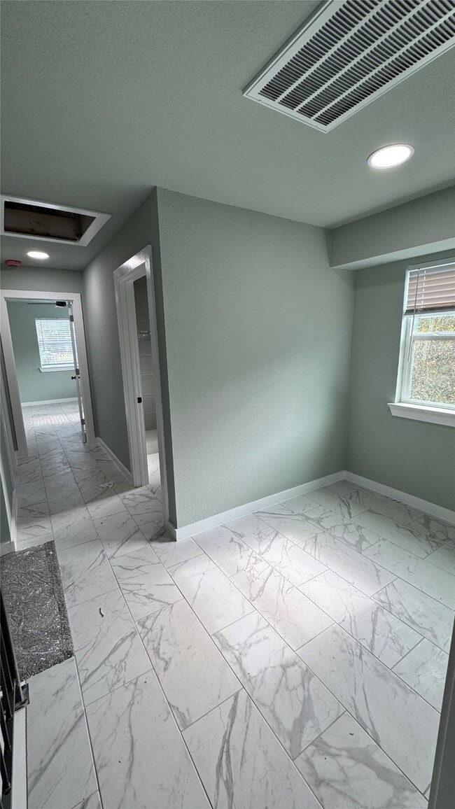 Building Photo - 169 S 10th St