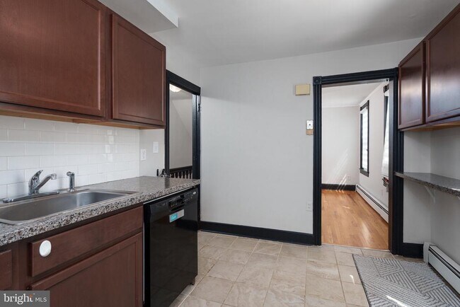 Building Photo - 357 Nassau St