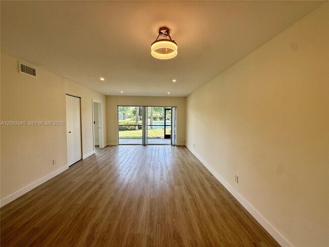 Building Photo - 400 Waterway Dr S