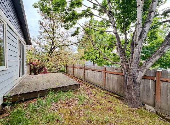 Building Photo - 6125 S Hood Ave