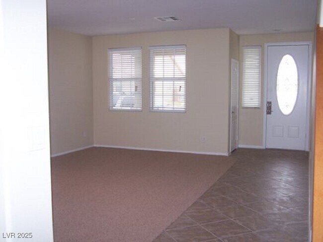 Building Photo - 283 Maddelena Ave