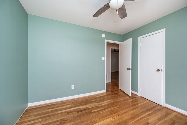 Building Photo - Spacious Chesterfield Home Move In Ready