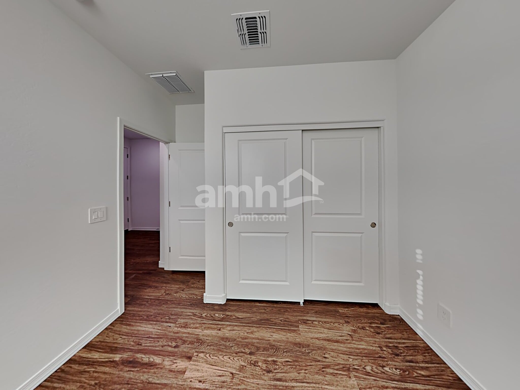 Building Photo - 15068 W Sherman St