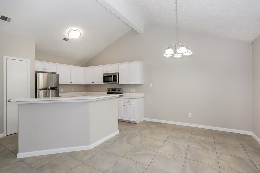 Building Photo - 16096 Sun View Ln