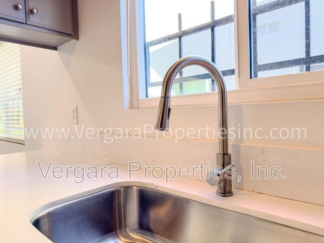 Building Photo - 18012 Manhattan Pl