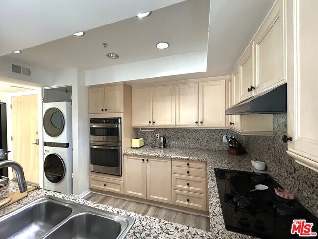 Building Photo - 11099 Ophir Dr